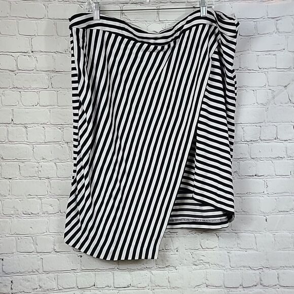 Cato 26/28 Black & White Striped Asymmetrical Hem Stretch Knit Pencil Skirt 4X - Picture 8 of 8